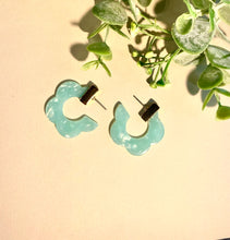 Load image into Gallery viewer, Retro Flower Hoops - Mint
