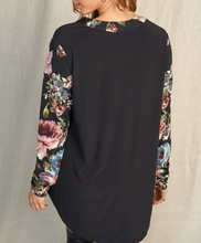Load image into Gallery viewer, Floral Sleeve Tunic Top

